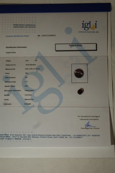 Rubis naturel, 6,54 carats. Avec son certificat...