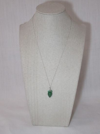 Chaîne en or 9K et son pendentif orné d'une...
