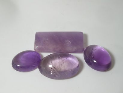 Lot de 4 cabochons d'améthyste. Poids total...