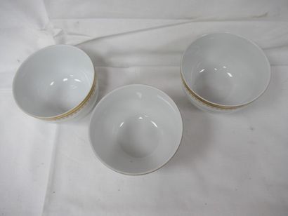 Série de 3 petits bols en porcelaine blanche,...