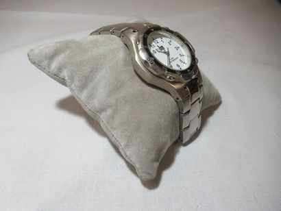 LIP Montre pour hommer en acier. (rayures...