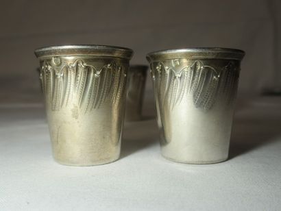 6 gobelets en argent. Minerve. Poids : 84...