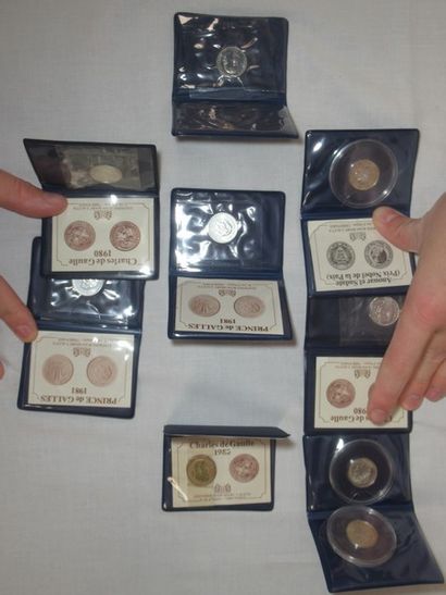 Lot de 9 pièces commémoratives en métal....
