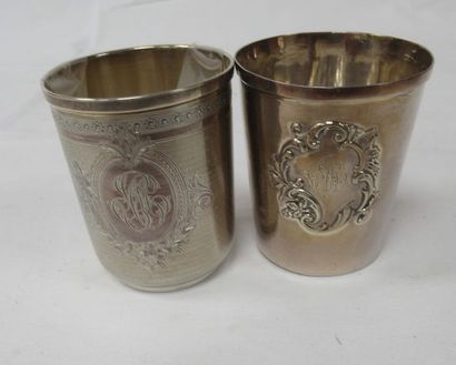 Lot de 2 timbales en argent. Minerve. MO.:...
