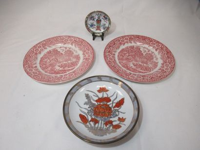 Lot d'assiettes en céramique. 10-24 cm (usure...