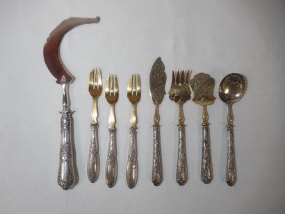 Lot de couverts de service, manches en argent...
