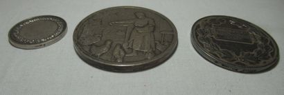 Lot de 3 médailles en argent. Xxe. Poids...