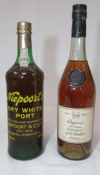Lot de 2 bouteilles : 1 Cognac J.R. Brillet...
