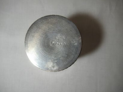 Timbale en métal argenté, gravée 