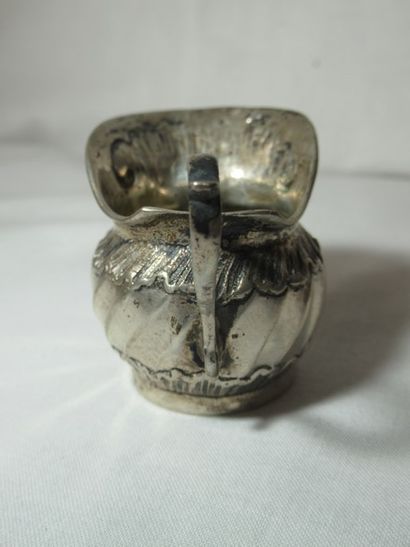 Petit pot à lait miniature en argent (800)....