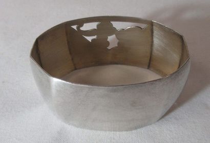 Rond de serviette en argent, à décor ajouré...