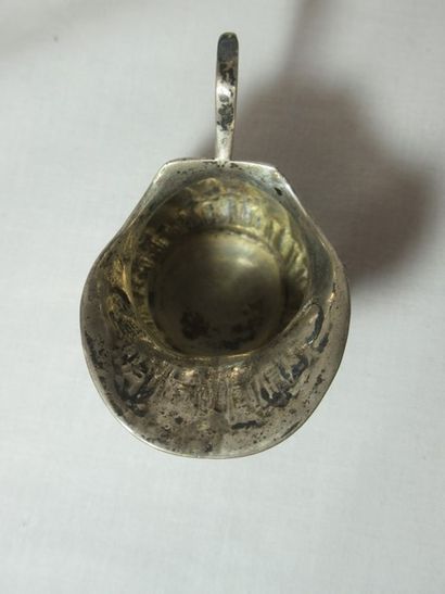 Petit pot à lait miniature en argent (800)....