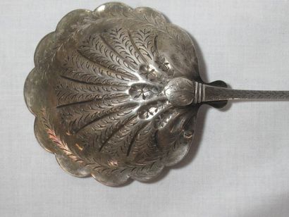 Cuillère à fraise en argent. Minerve. Poids...