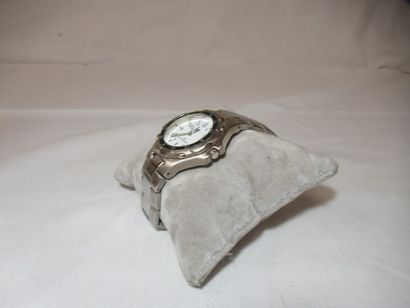 LIP Montre pour hommer en acier. (rayures...