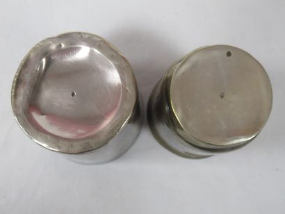 Lot de 2 timbales en argent. Minerve. Poids...