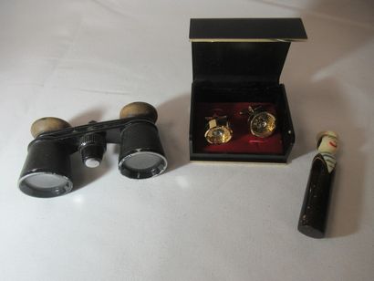 Lot comprenant une paire de boutons de manchette...
