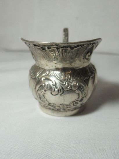 Petit pot à lait miniature en argent (800)....