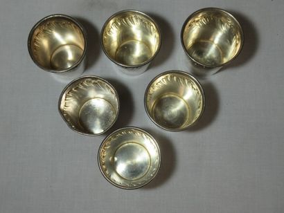 6 gobelets en argent. Minerve. Poids : 84...