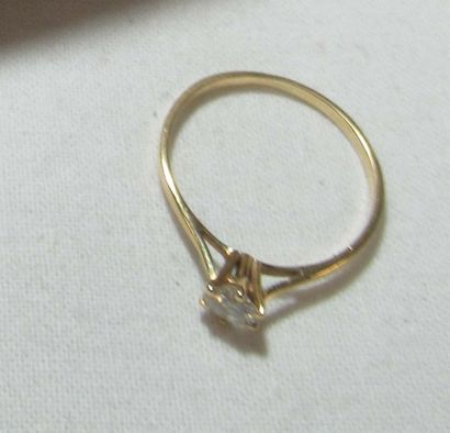 Bague en or jaune 18K (tête d'aigle), sertie...