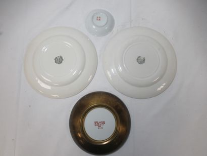 Lot d'assiettes en céramique. 10-24 cm (usure...