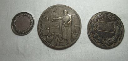 Lot de 3 médailles en argent. Xxe. Poids...