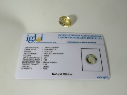 Citrine, ovale, facetée, 10,61 carats. Avec...