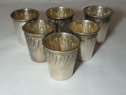 6 gobelets en argent. Minerve. Poids : 84...