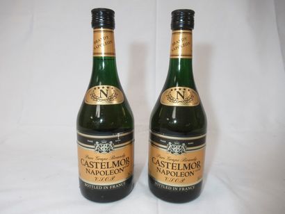 2 bouteilles de brandy Castelmor Napoléo...