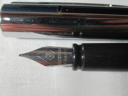 WATERMAN Stylo plume en métal. 13 cm On y...