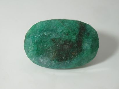 Emeraude, traitée, 180 carats. Avec son certificat...