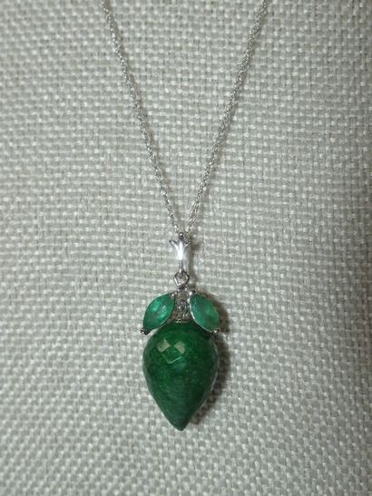 Chaîne en or 9K et son pendentif orné d'une...