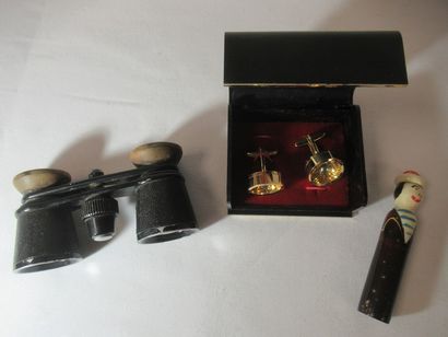 Lot comprenant une paire de boutons de manchette...