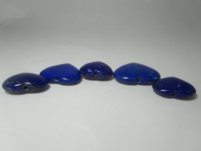 Lot en lapis lazuli, en forme de cœurs. Poids...