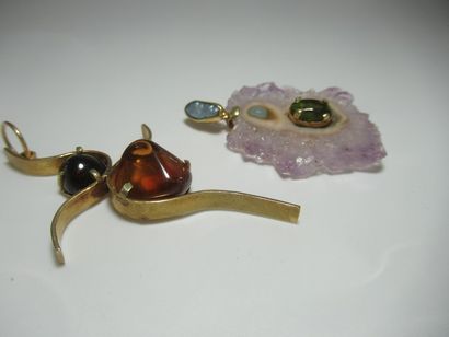 Lot de deux pendentifs en or jaune, pierres...