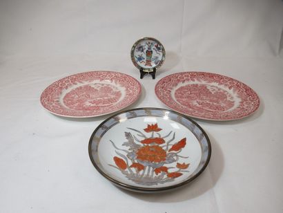 Lot d'assiettes en céramique. 10-24 cm (usure...