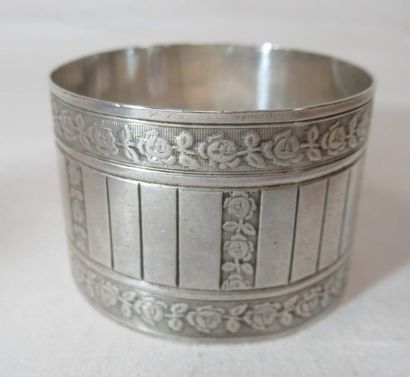 Rond de serviette en argent, à décor de frise...