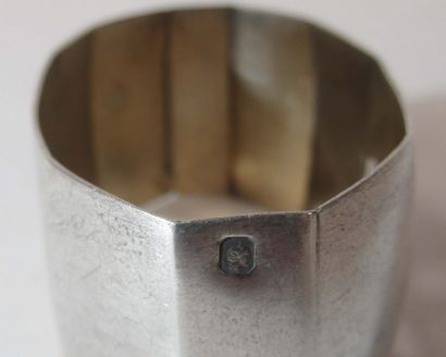 Rond de serviette en argent, à décor ajouré...