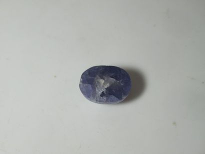 Tanzanite, cabochon, 2,32 carats. Avec son...