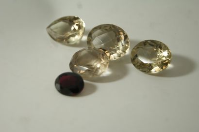 lot de pierres de couleurs, facetées. Poids...