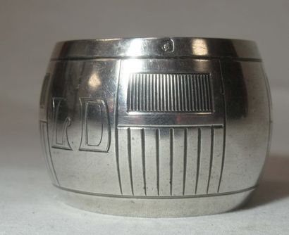 Rond de serviette en argent, en forme de...