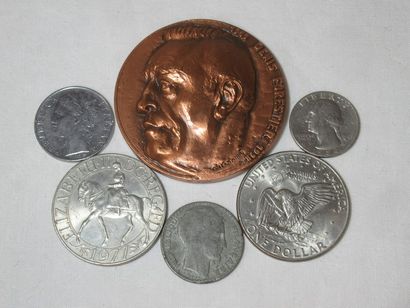 Lot comprenant des pièces (Xxe) et une médaille...