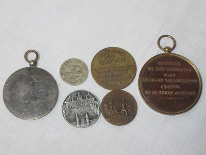 Lot de 6 médailles en bronze. Xxe. 2-5 c...