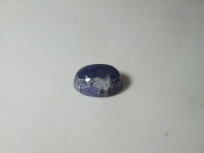 Tanzanite, cabochon, 2,32 carats. Avec son...