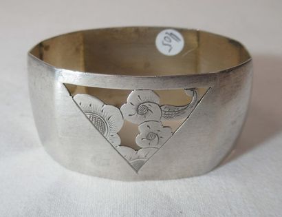 Rond de serviette en argent, à décor ajouré...