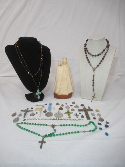 LITURGIE Lot comprenant une sculpture en...