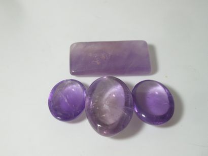 Lot de 4 cabochons d'améthyste. Poids total...
