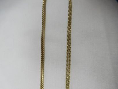 Lot de deux chaînes en or jaune 18K. Poids...