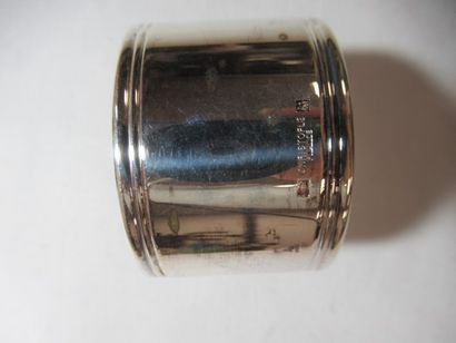 CHRISTOFLE rond de serviette en métal argenté....
