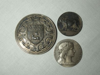 Lot de 3 médailles en argent. XVIIIe-Xxe....