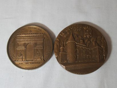 Lot de deux médailles en bronze : René de...